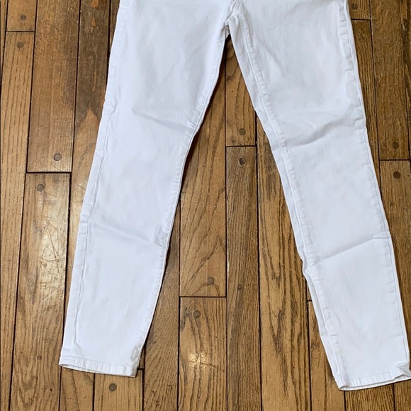 LOFT White Skinny Jeans Size 28/6 Like New - Picture 2 of 9